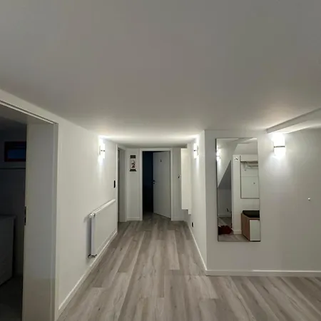 Neu Renoviertes Apartment 3 Zimmer 4 Boxspringbetten Moderne Kueche Und Vieles Mehr Lohne  Exterior photo
