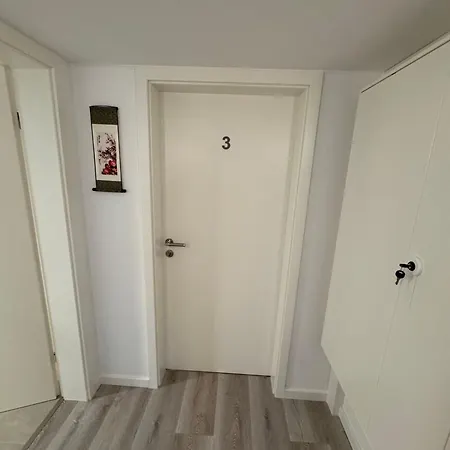 Neu Renoviertes Apartment 3 Zimmer 4 Boxspringbetten Moderne Kueche Und Vieles Mehr Lohne  Exterior photo