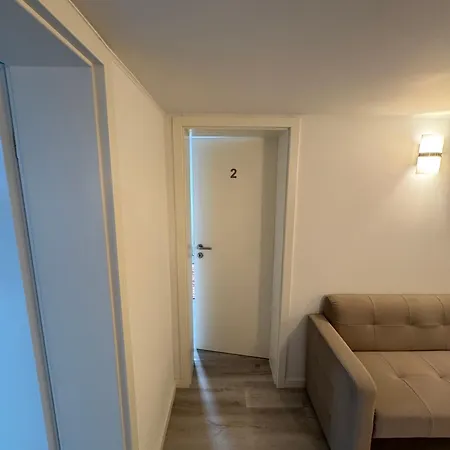 Neu Renoviertes Apartment 3 Zimmer 4 Boxspringbetten Moderne Kueche Und Vieles Mehr Lohne  Exterior photo