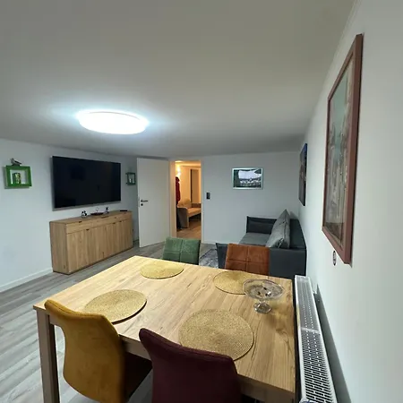 Neu Renoviertes Apartment 3 Zimmer 4 Boxspringbetten Moderne Kueche Und Vieles Mehr Lohne  Exterior photo