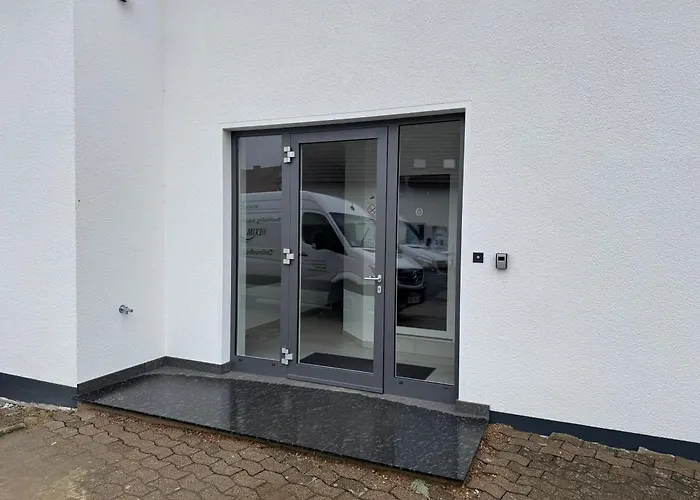 Neu Renoviertes Apartment 3 Zimmer 4 Boxspringbetten Moderne Kueche Und Vieles Mehr